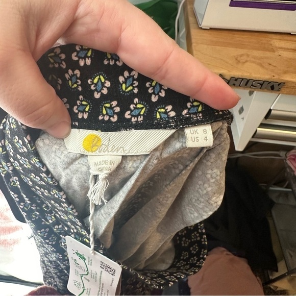 NEW Boden Jersey Mini Skirt Black Diamond Stud Floral Print Size 4 - Picture 3 of 7